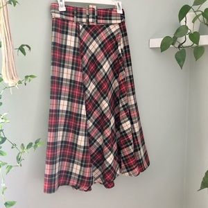 Perfect plaid pleated skirt